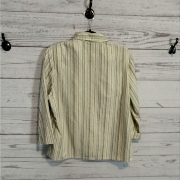 "First Issue" ( a liz Claiborne company) woman's shirt - Picture 4 of 10